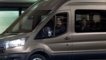 04 Ford Transit Minibus