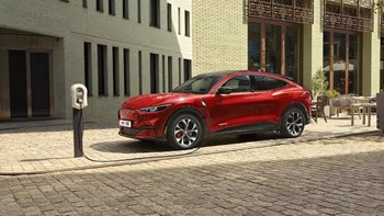 Ford Mustang Mach E Ambrostore Elettrica Ricarica